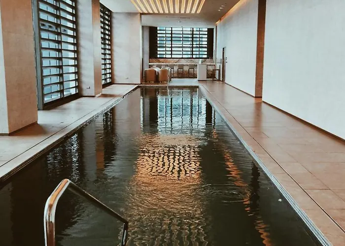Modern 41f With Makati Skyline View Pool And High Speed Wifi In Poblacion Apartamento