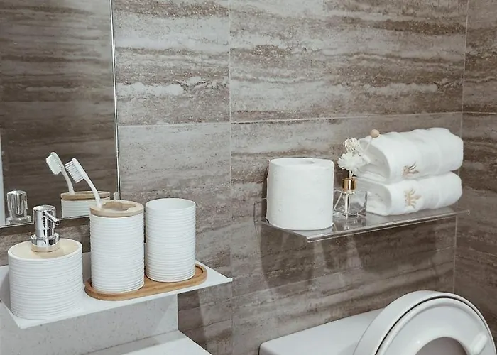 Modern 41f With Makati Skyline View Pool And High Speed Wifi In Poblacion Apartamento Manila