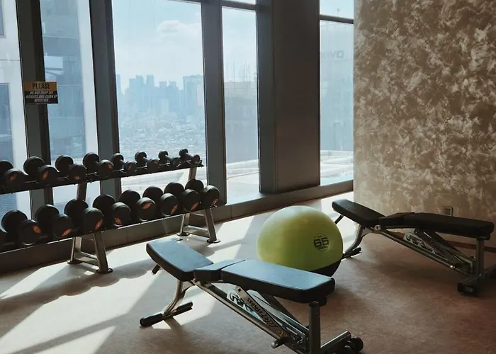 Modern 41f With Makati Skyline View Pool And High Speed Wifi In Poblacion Apartamento Manila