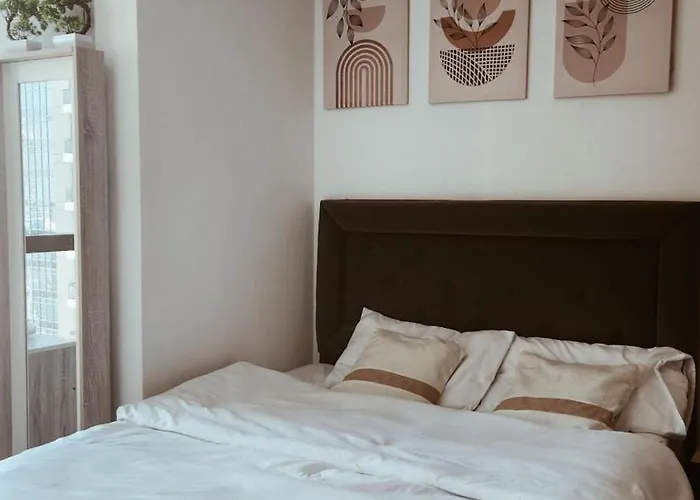 Modern 41f With Makati Skyline View Pool And High Speed Wifi In Poblacion Apartamento