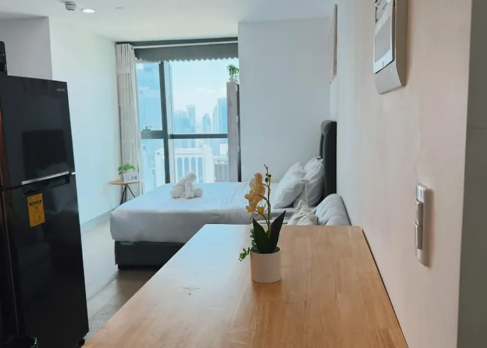 Modern 41f With Makati Skyline View Pool And High Speed Wifi In Poblacion Manila