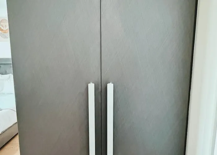 Modern 41f With Makati Skyline View Pool And High Speed Wifi In Poblacion * Manila