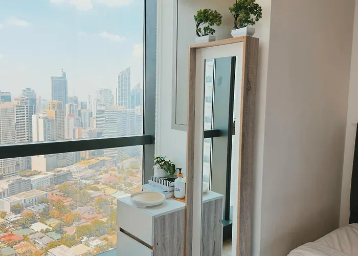 Modern 41f With Makati Skyline View Pool And High Speed Wifi In Poblacion Manila