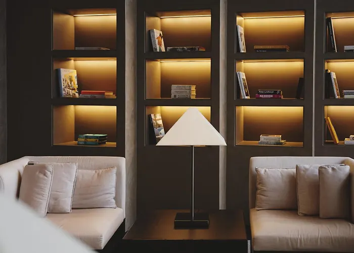 Modern 41f With Makati Skyline View Pool And High Speed Wifi In Poblacion Manila