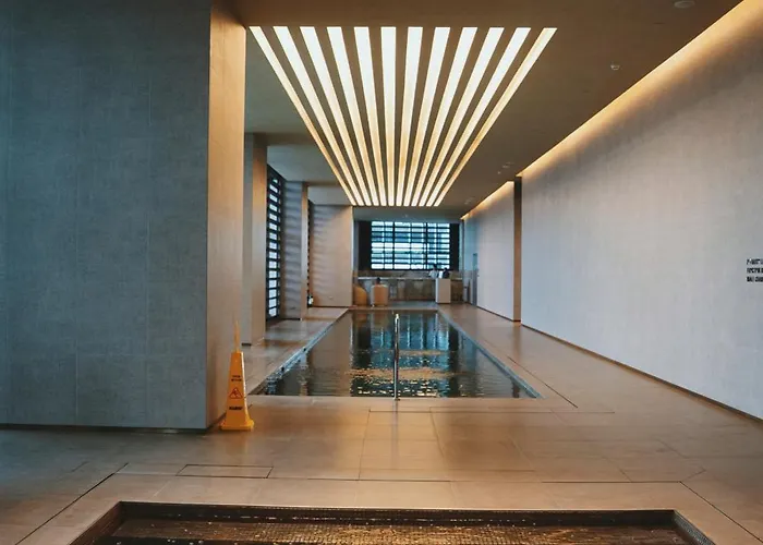 Modern 41f With Makati Skyline View Pool And High Speed Wifi In Poblacion *