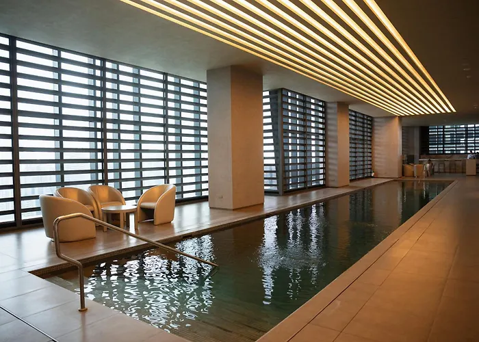 Modern 41f With Makati Skyline View Pool And High Speed Wifi In Poblacion Apartamento