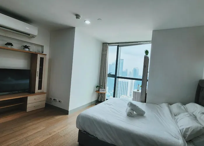 Modern 41f With Makati Skyline View Pool And High Speed Wifi In Poblacion Apartamento Manila